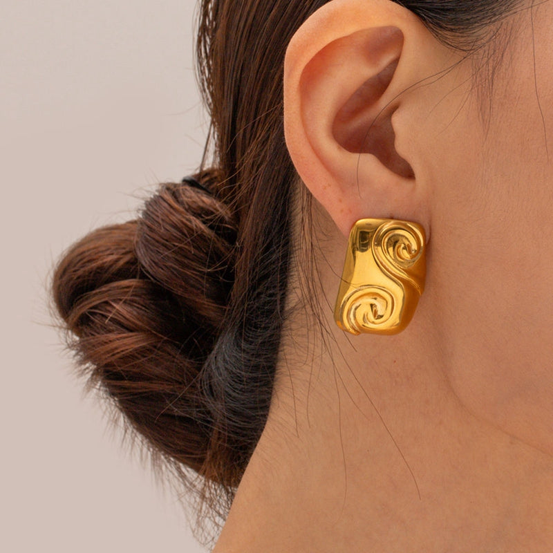 Golden Swirl Chunky Studs – Vintage Bold Elegance
