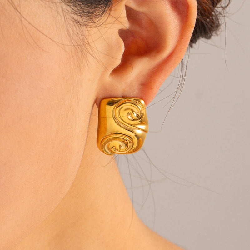 Golden Swirl Chunky Studs – Vintage Bold Elegance