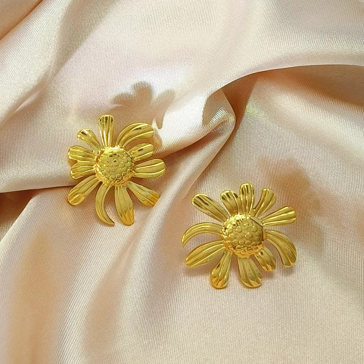 Gold Daisy Flower Earrings