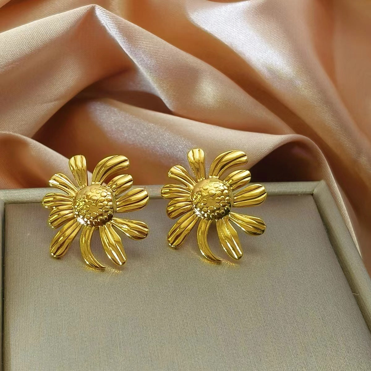 Gold Daisy Flower Earrings