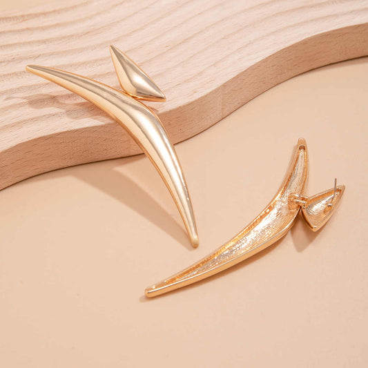 Viper Edge – Sculptural Gold Statement Earring
