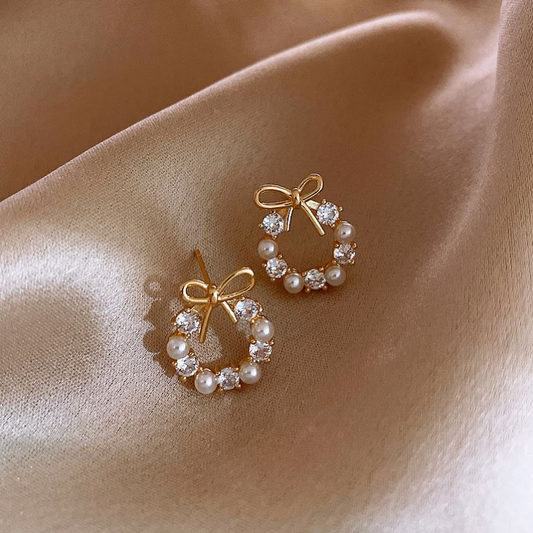 Luxe Belle – Pearl Bow Wreath Earrings